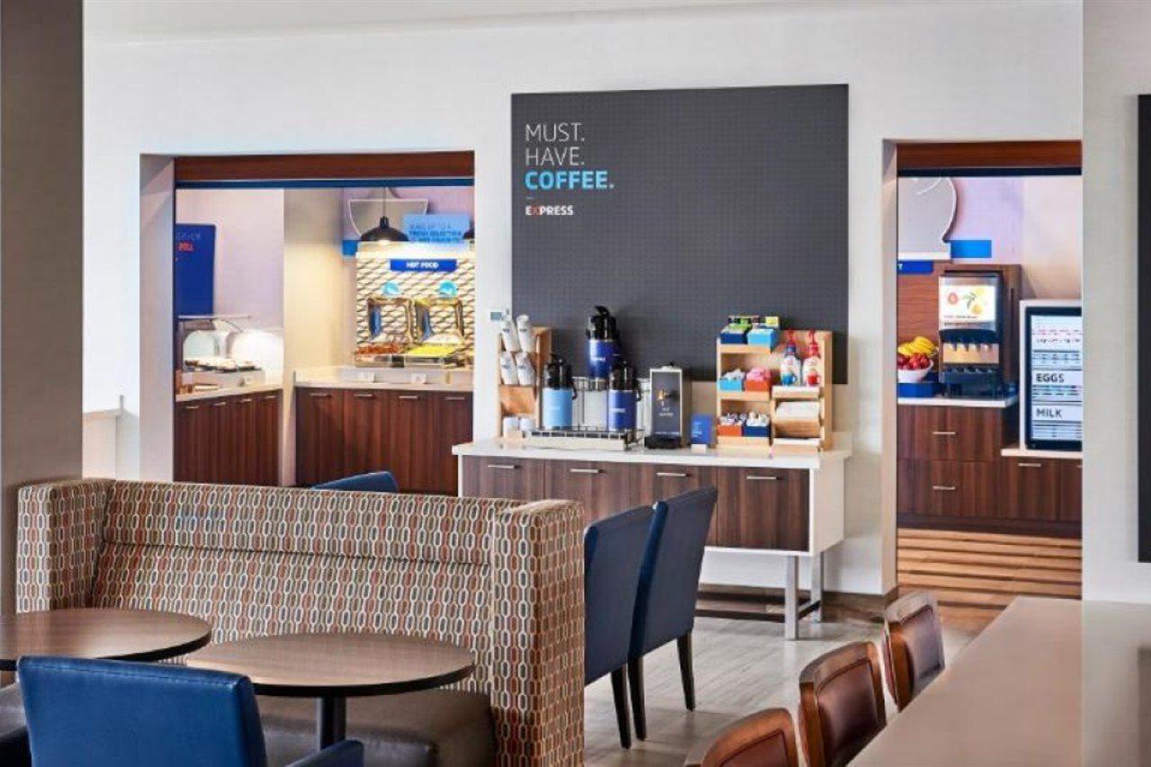 Hotel Express - - Point Edward By Ihg