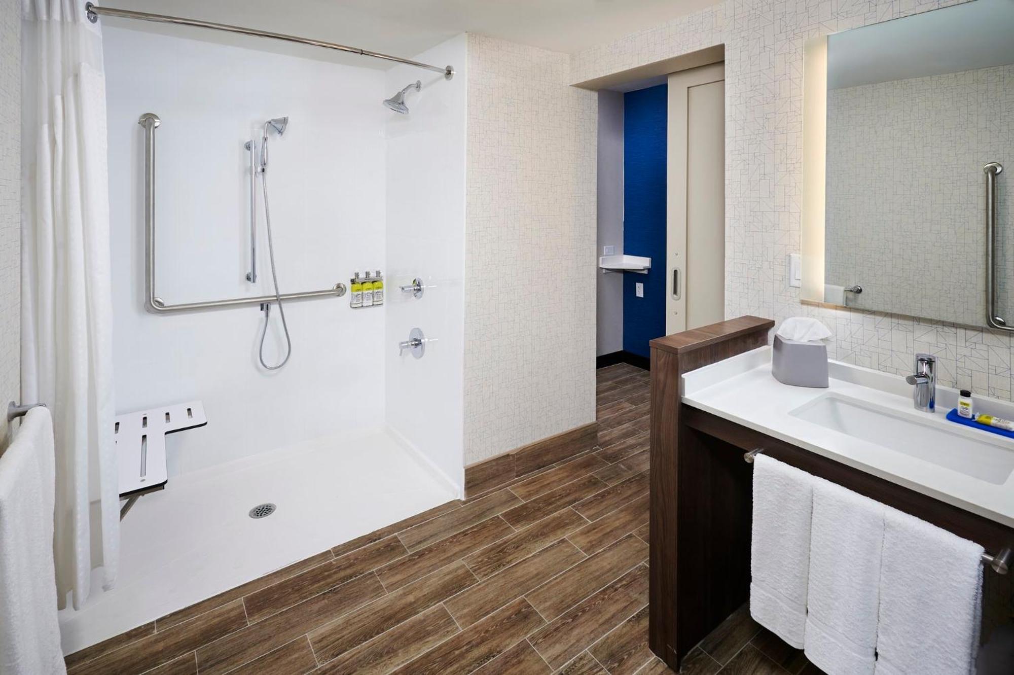 Express - - Point Edward By Ihg Hotel